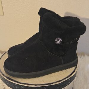 Cozy Black Faux Fur Winter Boots